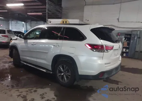 2015 Toyota Highlander Xle V6 z USA, uszkodzony, nr VIN 5TDJKRFH6FS124344